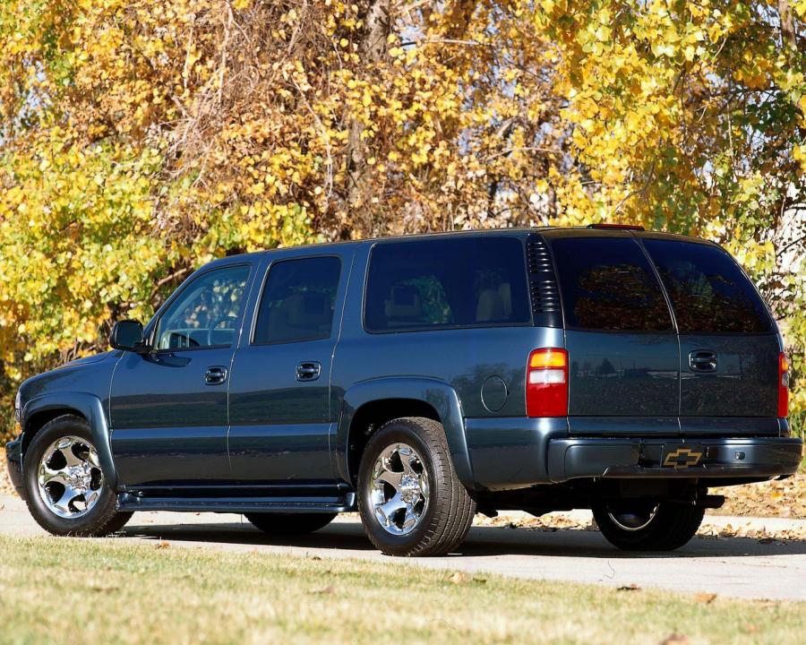  Chevrolet Suburban R-T Concept 2000 года  (фото 2 из 2)